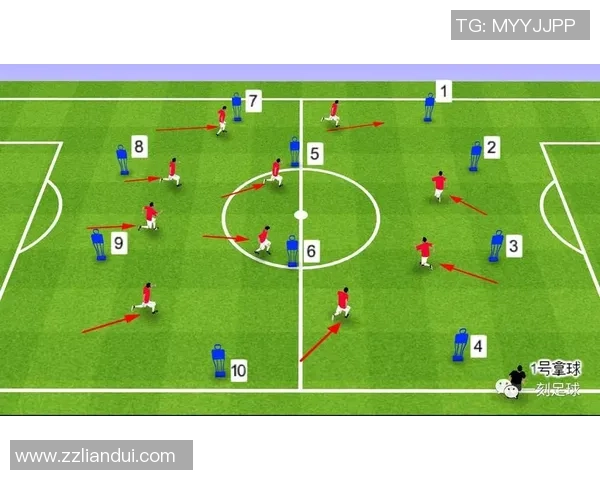 《足球运动员的成长之路从青训到世界舞台的拼搏与坚持》
