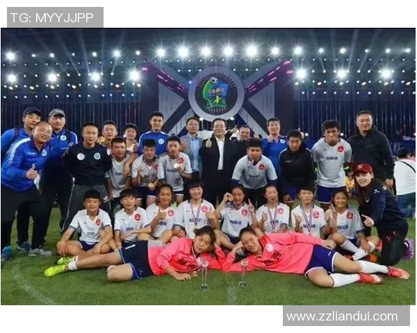 以足球运动员成长历程探索团队合作与竞技精神之旅全景解析篇章录 以足球运动员成长历程探索团队合作与竞技精神之旅全景解析篇章录